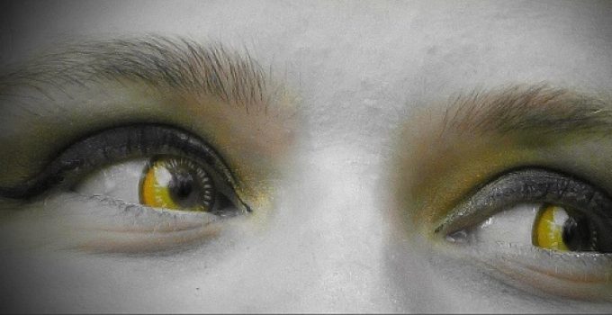 Keeping Your Eye Health in Mind When Choosing Your Halloween Costume